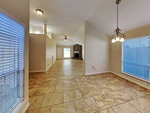 19607 Lake Hollow Ln in Houston, TX - Foto de edificio - Building Photo