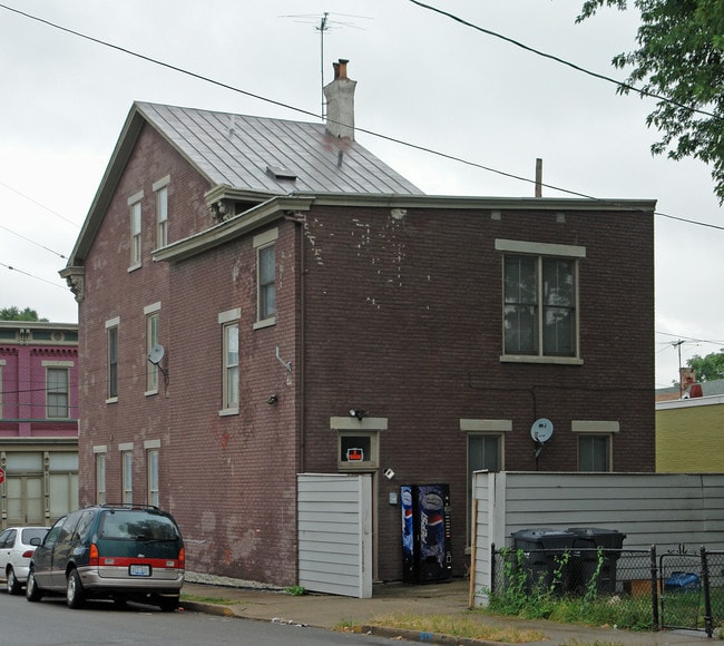 649 W 12th St in Covington, KY - Foto de edificio - Building Photo