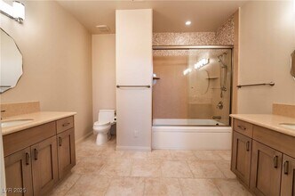 980 Vegas Valley Dr in Las Vegas, NV - Building Photo - Building Photo