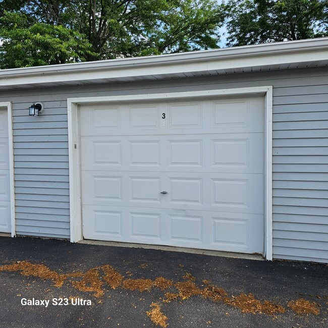 1224 E Decorah Rd in West Bend, WI - Building Photo - Building Photo