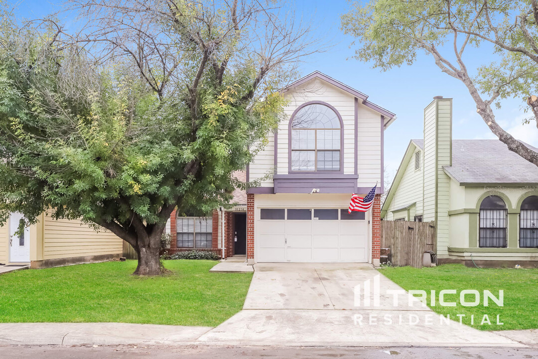10214 Athens Fld Dr in San Antonio, TX - Building Photo
