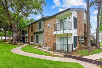 Oaks of Denton in Denton, TX - Building Photo - Building Photo