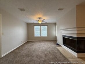 979 Stewarts Creek Dr in Fayetteville, NC - Foto de edificio - Building Photo