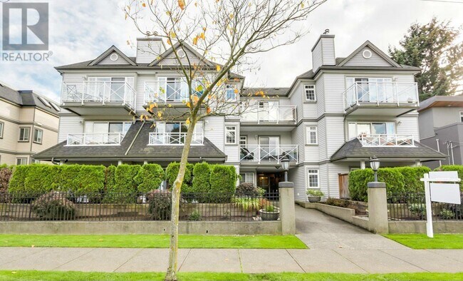 1868-1868 E 11th Ave