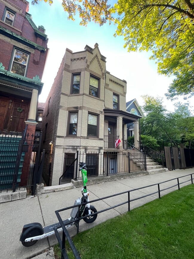 1726 N Honore St, Unit Garden in Chicago, IL - Foto de edificio - Building Photo