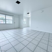 2105 Canal St in Ft. Myers, FL - Building Photo