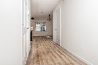 1752 Old Dogwood in Jonesboro, GA - Foto de edificio - Building Photo