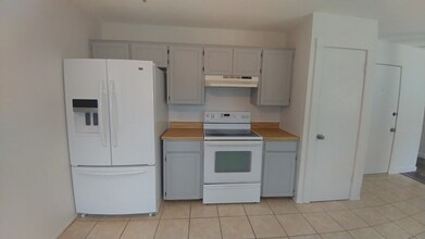 2006 Continental Dr in Killeen, TX - Building Photo - Building Photo