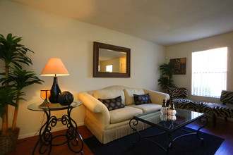 Brays Oaks Village in Houston, TX - Foto de edificio - Interior Photo