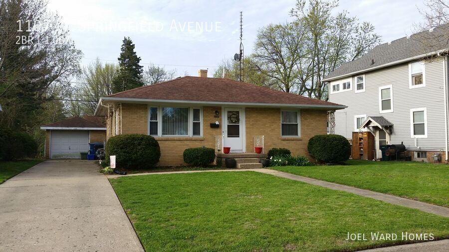 1107 W Springfield Ave in Champaign, IL - Building Photo