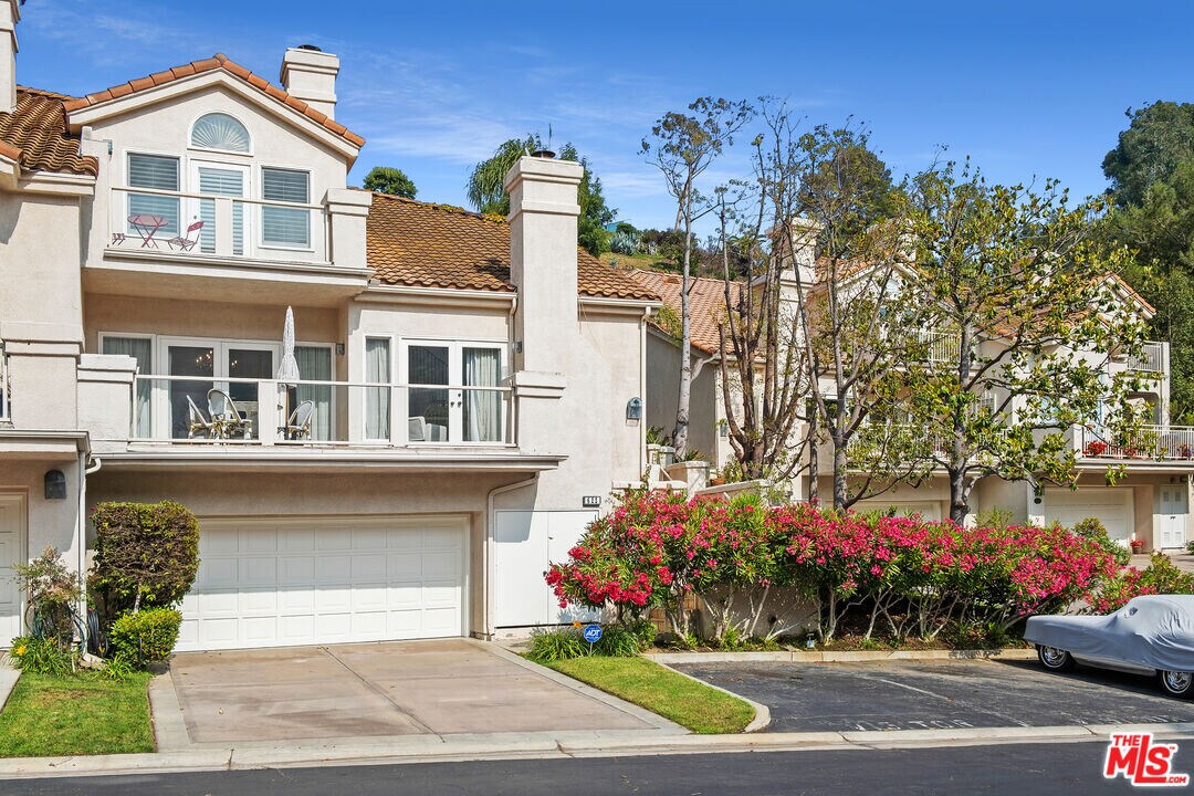 622 Palisades Dr in Los Angeles, CA - Building Photo