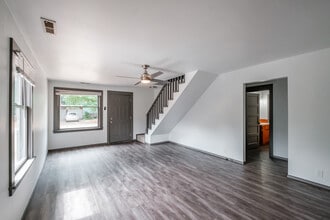 147 NE Elm St in Sheridan, OR - Building Photo - Building Photo