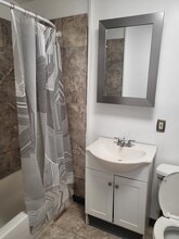 5247 Spruce St, Unit 2F in Philadelphia, PA - Foto de edificio - Building Photo
