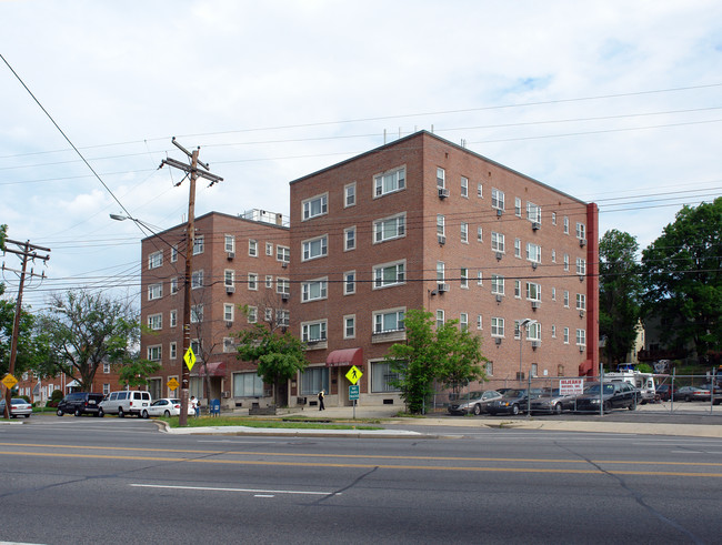 Hedin House Apartments in Washington, DC - Foto de edificio - Building Photo