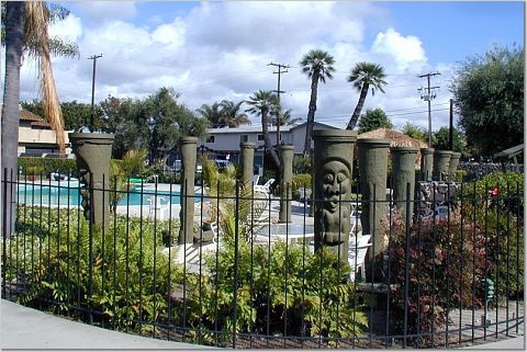 Kona Gardens Apartments in Garden Grove, CA - Building Photo