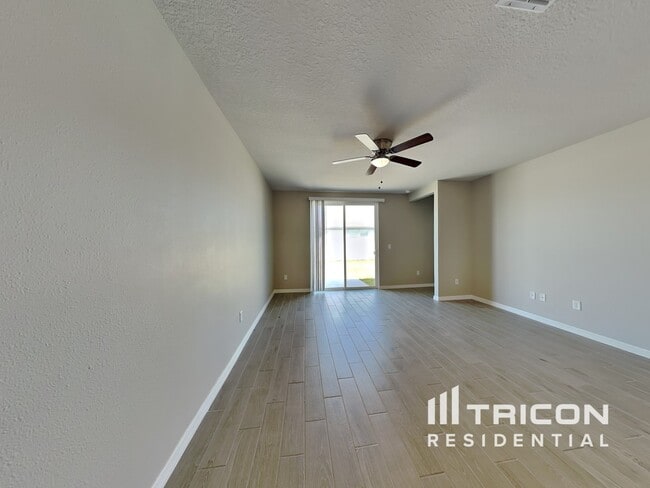 7107 Amelia River Dr in Parrish, FL - Building Photo - Building Photo