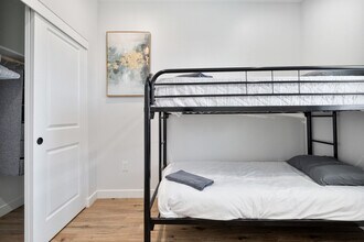 275 Gateway Dr in Phoenix, AZ - Building Photo - Building Photo