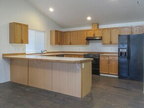 368 NW Sadie Ct in Hillsboro, OR - Building Photo - Building Photo