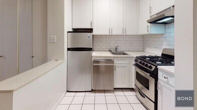 216 E 85th St in New York, NY - Building Photo - Building Photo