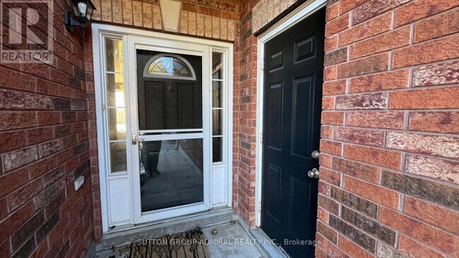 12 Revelstoke Ct in Barrie, ON - Building Photo - Building Photo