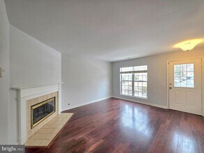 6539 Old Carriage Ln in Alexandria, VA - Building Photo - Building Photo