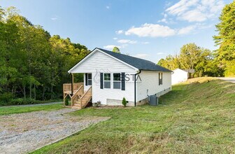 4 Meadows Town Rd in Marshall, NC - Building Photo - Building Photo