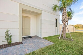 8050 Gulfstream Ct in Bradenton, FL - Building Photo - Building Photo