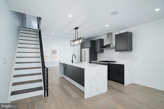 1712 Catharine St in Philadelphia, PA - Foto de edificio - Building Photo
