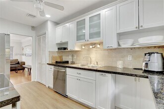 33 SW 20th Rd in Miami, FL - Building Photo - Building Photo