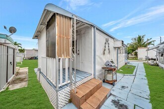 346 Maple St in Hallandale Beach, FL - Building Photo - Building Photo