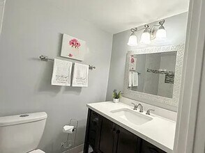 2908 Kings Chapel Rd, Unit 12 in Falls Church, VA - Foto de edificio - Building Photo