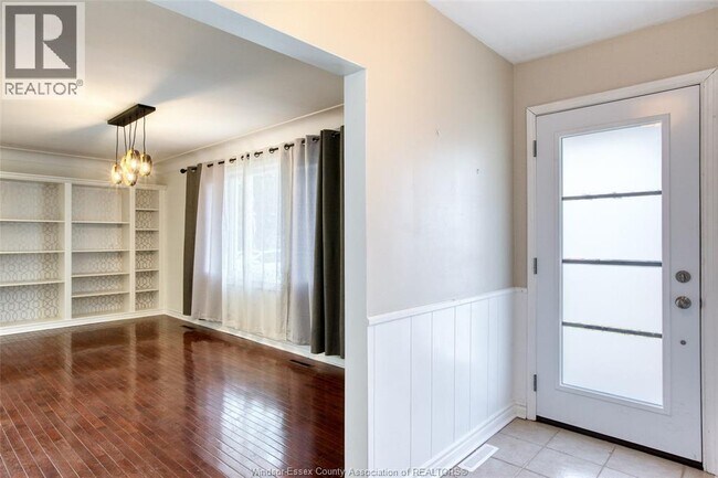 1762 Shawnee Rd in Tecumseh, ON - Building Photo - Building Photo