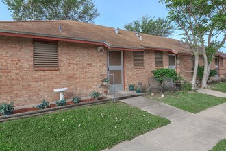 El Paraiso Apartments in Corpus Christi, TX - Building Photo - Building Photo