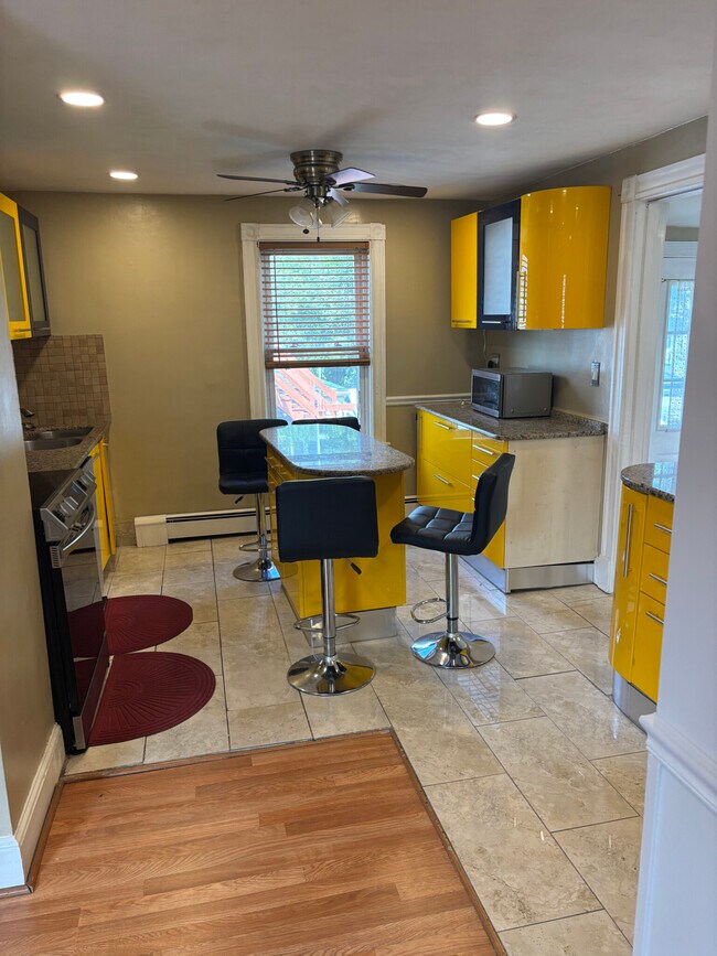 18 Plimpton Ave, Unit 2