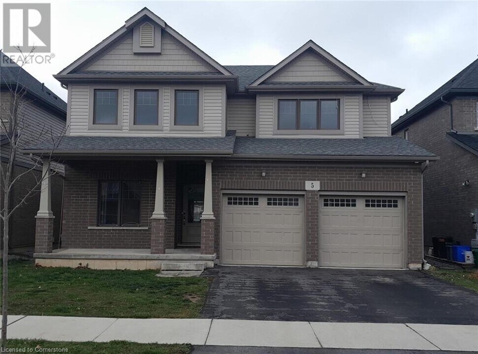 5 Darling Ave in Thorold, ON - Building Photo