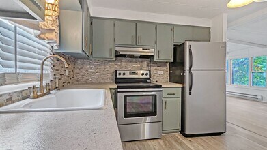 9 Greenwich Dr in High Bridge, NJ - Building Photo - Building Photo