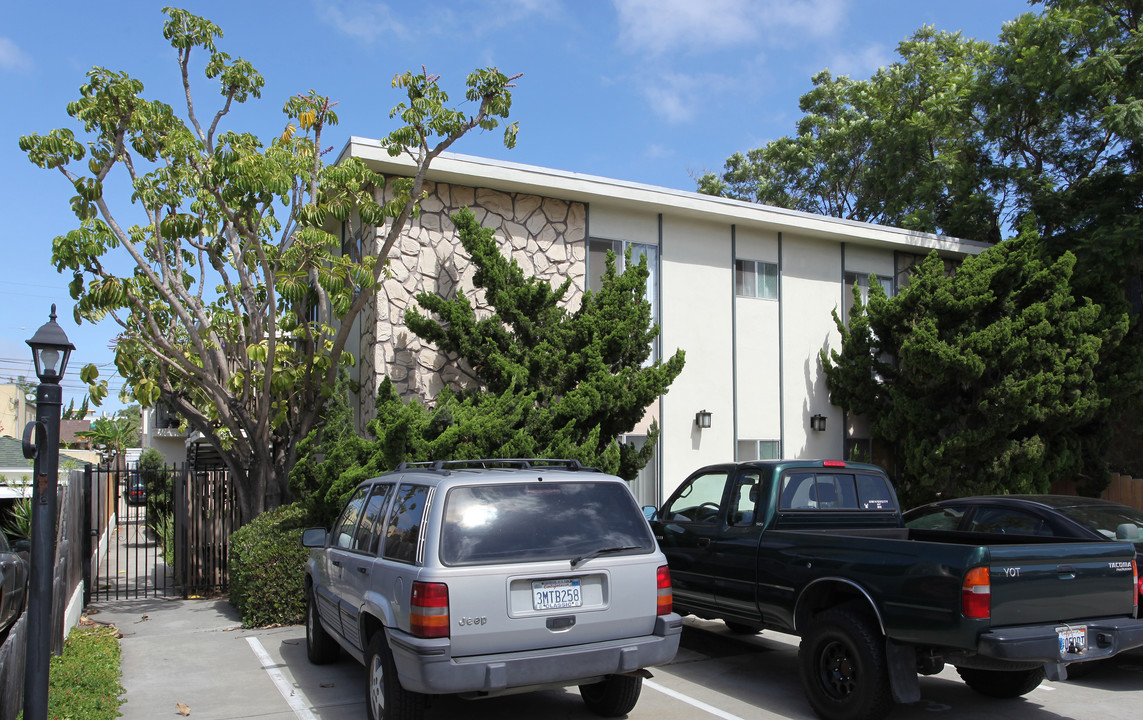 1430 Robinson Ave in San Diego, CA - Foto de edificio