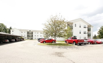 Colonial Woods in Lansing, MI - Foto de edificio - Building Photo