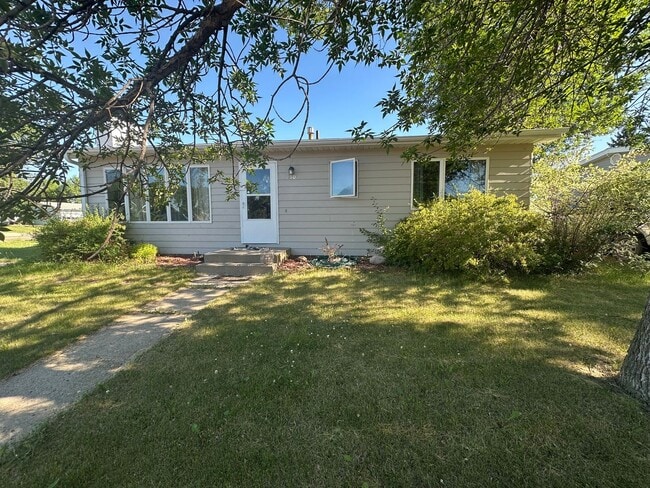 710 22nd Ave NW in Minot, ND - Building Photo - Building Photo