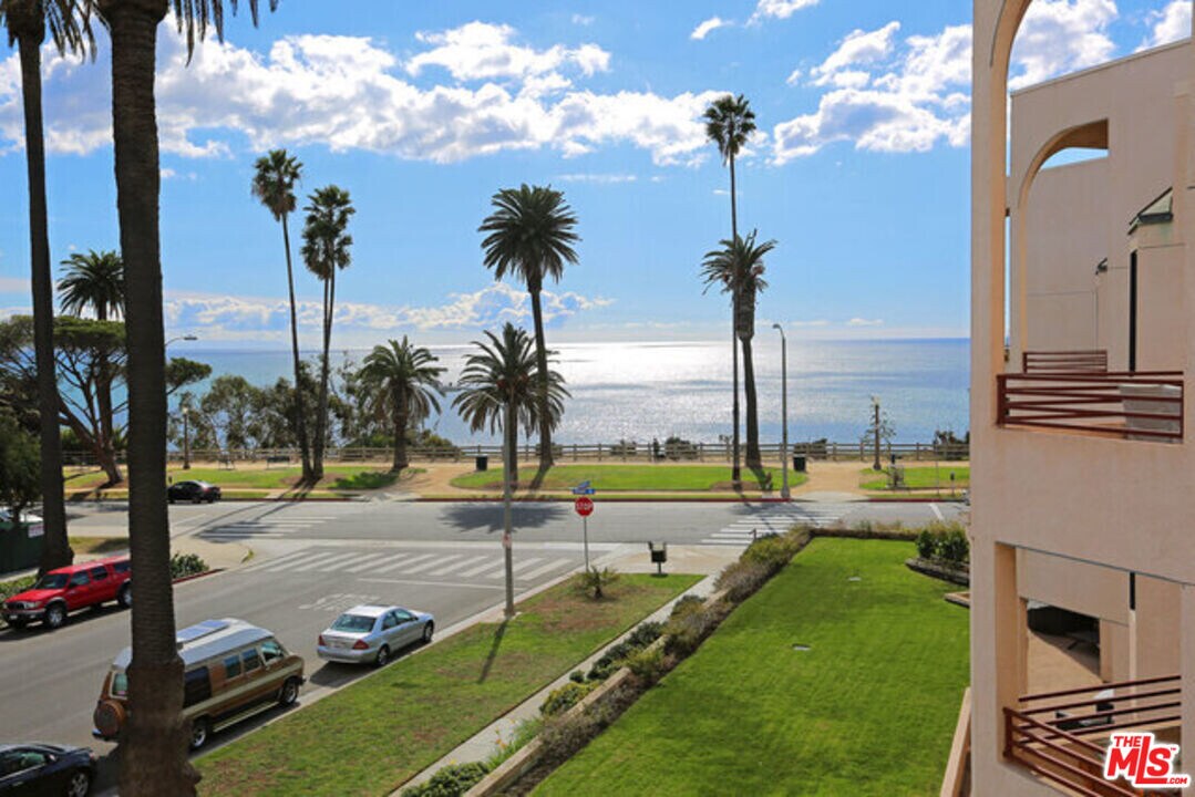 311 Ocean Ave-Unit -305 in Santa Monica, CA - Foto de edificio