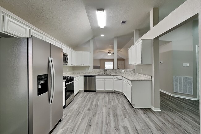 12234 Innisfall Cir in Tomball, TX - Foto de edificio - Building Photo