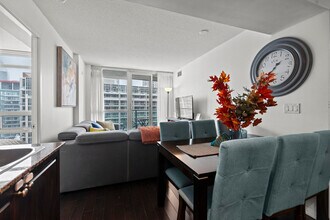 211 Fort York Blvd, Unit SI ID1345917P in Toronto, ON - Building Photo - Building Photo