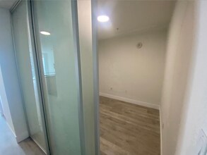 1111 SW 1st Ave, Unit 2117 in Miami, FL - Building Photo - Building Photo
