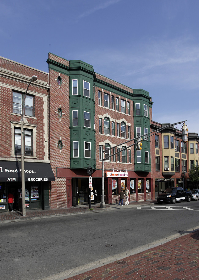 10-14 Washington Ave in Chelsea, MA - Foto de edificio - Building Photo