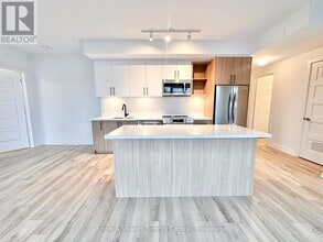 333 Sunseeker Ave in Innisfil, ON - Building Photo - Building Photo