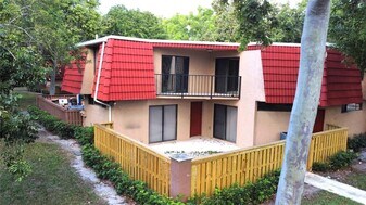 8189 Severn Dr in Boca Raton, FL - Building Photo