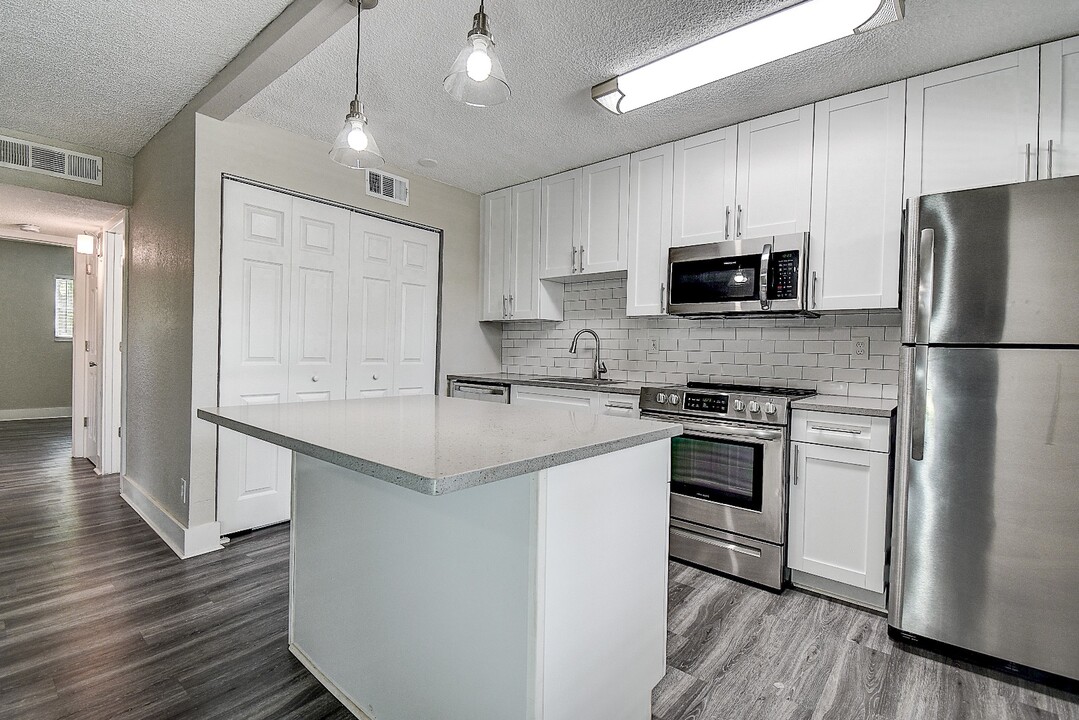 550 50th Ave N in St. Petersburg, FL - Building Photo