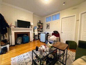 43 Bay State Rd, Unit 3R in Boston, MA - Foto de edificio - Building Photo