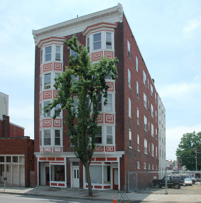 29-33 E Washington St in Hagerstown, MD - Foto de edificio - Building Photo