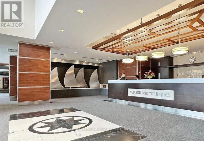 1806-77-2577 Harbour Square in Toronto, ON - Building Photo - Building Photo